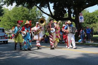 Mummers in Aldan's July 4th parade